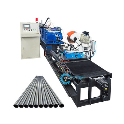 Machine de formage de rouleaux pour la fabrication de tubes ronds soudés au laser, coupés à la volée, en profilés d'acier galvanisé