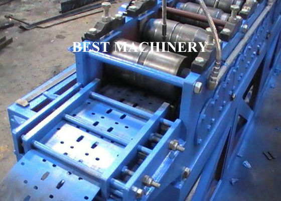 Machine de formage de rouleaux de profil de panneau de stockage de palettes