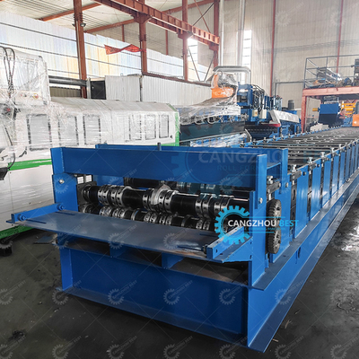 Machine à découper hydraulique pour la fabrication de tôles de revêtement de sol et de rouleaux