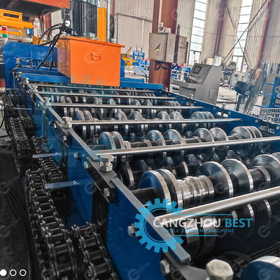 Machine à découper hydraulique pour la fabrication de tôles de revêtement de sol et de rouleaux