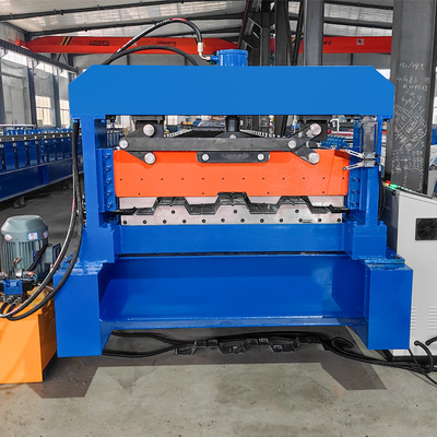 Machine de formage de rouleaux de revêtement de sol à profil en acier galvanisé à contrôle PLC