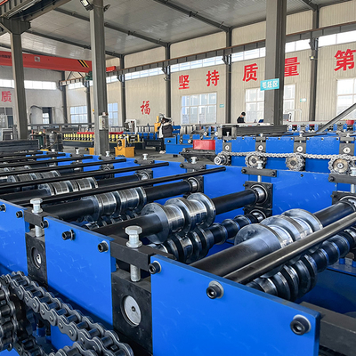 Machine de formage de rouleaux de tôle de revêtement de sol en acier lourd