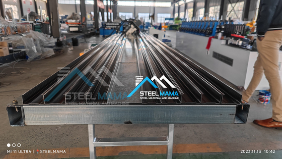 Machine de formage de rouleaux à haute vitesse contrôlée par PLC pour les grilles de plafond