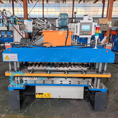 Machine de fabrication de feuilles ondulées à grande vitesse et de feuilles trapézodiennes pour découpeuse de scie volante à profil