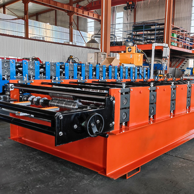 La plus nouvelle conception pour le petit pain large de feuille de toiture du marché de haute plaine formant la machine avec le contrôle de PLC