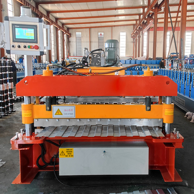 La plus nouvelle conception pour le petit pain large de feuille de toiture du marché de haute plaine formant la machine avec le contrôle de PLC