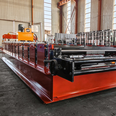 La plus nouvelle conception pour le petit pain large de feuille de toiture du marché de haute plaine formant la machine avec le contrôle de PLC