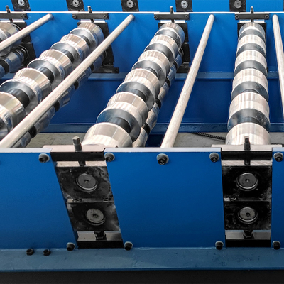 Machine de formage à rouleaux de tôles de toiture à double couche vitrée avec compteur de haute précision