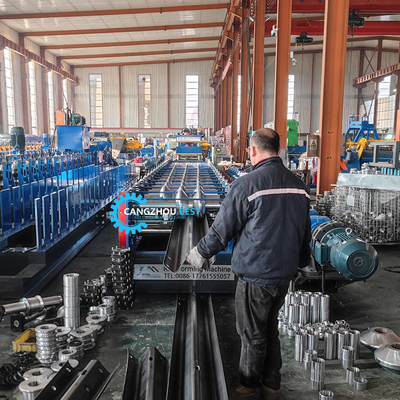 Épaisseur d'acier 4 mm Fer Changement rapide 2&3 Vagues Crash Barrier Roll Forming Machine