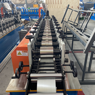 Machine de formage de rouleaux à tiges et à pistes à commande PLC