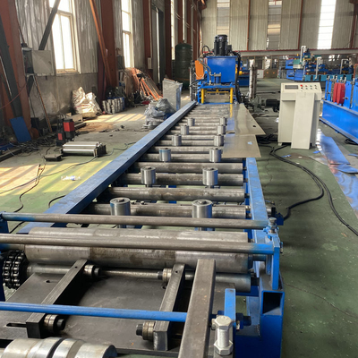 0.8-1.2 mm machine de formage à rouleaux à double tête de porte à auto-verrouillage