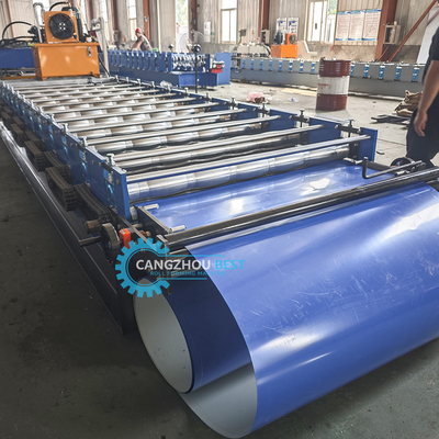 Contrôle PLC d'acier de couleur pressage hydraulique et découpe Zee Roof Tile Roll Forming Machine