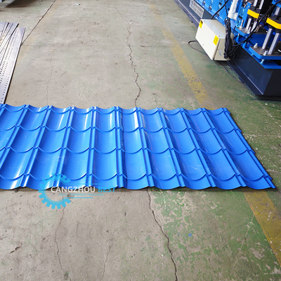 Contrôle PLC d'acier de couleur pressage hydraulique et découpe Zee Roof Tile Roll Forming Machine