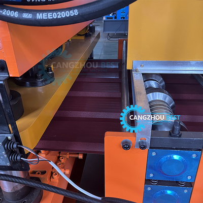 Coupe hydraulique 5.5kw Power Color Steel Profile Russie Machine de formage de rouleaux de tuiles