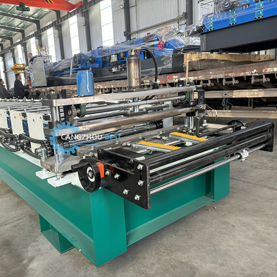 PPGI GI Color Steel Profile Roofing Sheet / Panel Roll Forming Machine est une machine de formage de rouleaux en acier