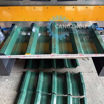 Machine de formage de rouleaux de tôle de toiture à profilés trapézoïdaux en acier à double couche durable