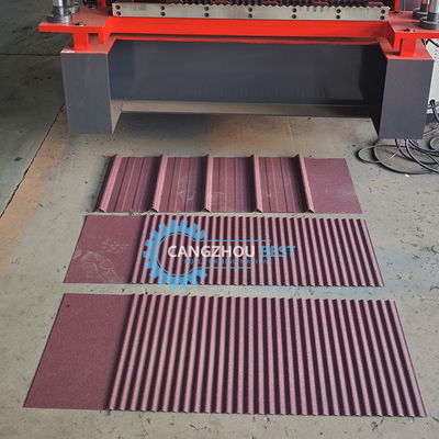 0.25-0.6mm Épaisseur du matériau 5,5×1,4×1,5m Machine de formage à double couche 8-12m/min Vitesse de formage