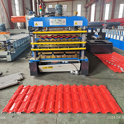 Machine de formage de rouleaux de tôle de toit en acier à profil couleur Trois conceptions triplées de couches