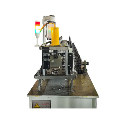 Machine de formage de rouleaux en acier pour porte de volet roulant à coupe hydraulique PLC
