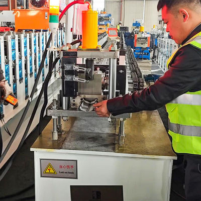 Machine de formage de rouleaux en acier pour porte de volet roulant à coupe hydraulique PLC