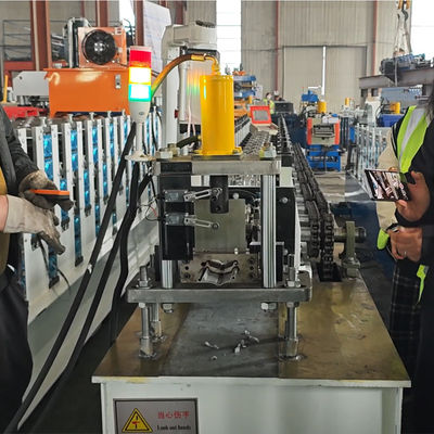 Machine de formage de rouleaux en acier pour porte de volet roulant à coupe hydraulique PLC