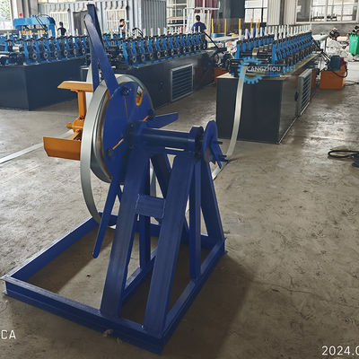 Machine de formage de rouleaux de profilé principal galvanisé à haute vitesse avec coupe volante