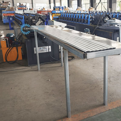 Machine de formage de rouleaux de profilé principal galvanisé à haute vitesse avec coupe volante