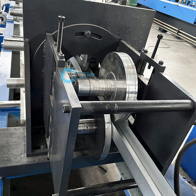 Machine de formage de rouleaux de panneaux de plafond en plaques de plâtre C U G à trois profils et tailles multiples