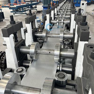 Machine de formage de rouleaux de panneaux de plafond en plaques de plâtre C U G à trois profils et tailles multiples