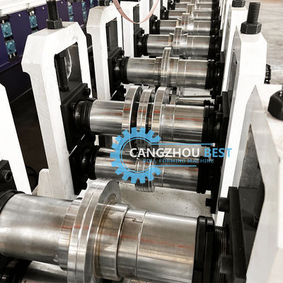 Machine de formage de rouleaux en acier à profil deux tailles avec perforation hydraulique