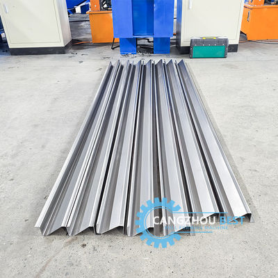 Système vertical personnalisé pour la machine de formage de rouleaux de pièces de contact en forme de Z