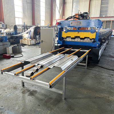 Machine de formage de rouleaux de plancher en acier hydraulique à commande PLC