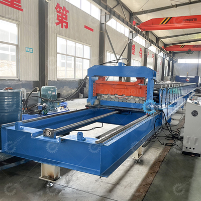 Machine de formage de rouleaux de revêtement de profilés en acier à servomoteur