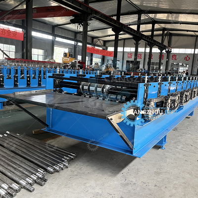 Machine de formage de rouleaux de revêtement de profilés en acier à servomoteur