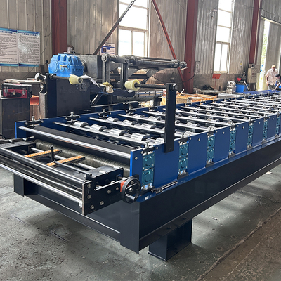 Machine de formage de rouleaux de tôles de toiture en acier pour la vente