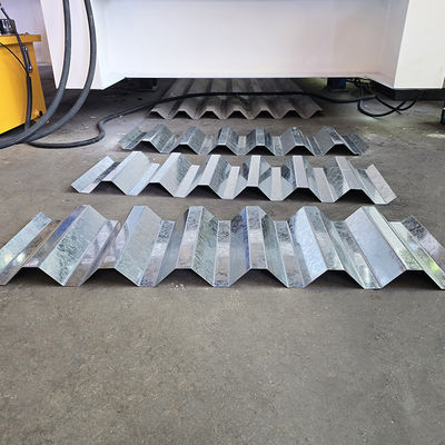 Machine de formage de tôles de toiture automatique à grande vitesse