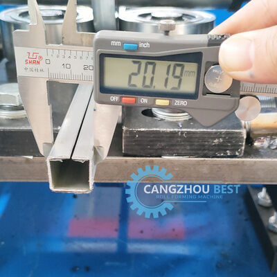 Machine de formage à rouleaux pour tube carré soudé au laser de profilé en acier de petite taille 20x20mm