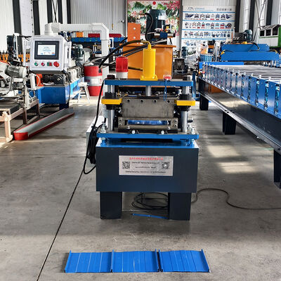 Machine de formage de rouleaux de panneaux de toit autobloquants