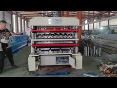 Machine pour toitures à trois couches